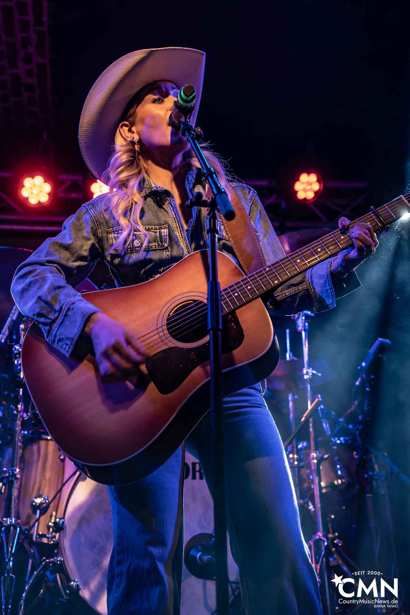 Max Jacksom Australian country singer-songwriter Max Jackson live at Club Bahnhof Ehrenfeld in Cologne.